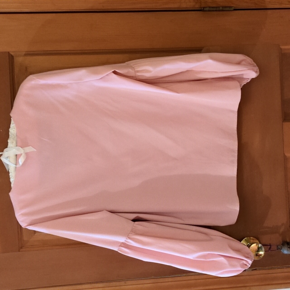 Make Me Chic Elegant Pink V-Neck Women's Top Size Large - Picture 10 of 12